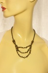Ожерелье из гематита с крошкой самоцветов